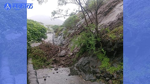 landslide on Shivneri Fort by heavy rain