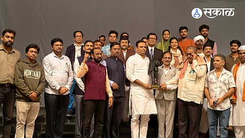 Assembly Speaker Rahul Narwekar praised the play and assured full government support for the special performance.