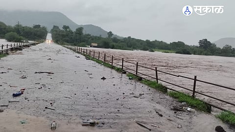 Floodwaters damaged farmland, cremation grounds and cash crops across several villages in Ambegaon taluka.