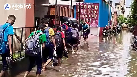 Students to Wade Through Dirty Water in hadapsar