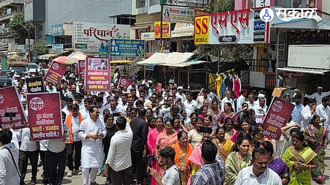 An all-party protest march in Manchar sought strict action against the milk adulteration network and its alleged masterminds.