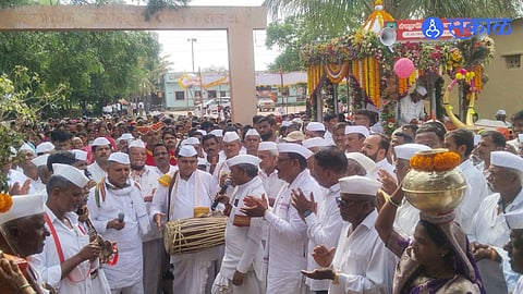 The Yogiraj Baba Maharaj Palkhi began its spiritual journey from Takli Bhima to Pandharpur amid devotional chants and the participation of thousands of Warkaris.