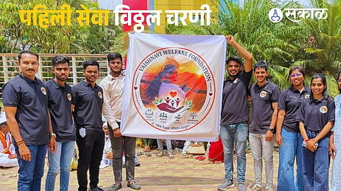 Vaishnavi Welfare Foundation launched its first social service initiative by distributing food, drinking water and raincoats to Warkaris during the Ashadhi Wari.