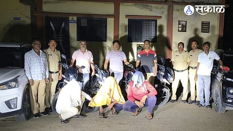 Wadhavana Police raided an illegal Tirrat gambling den and seized vehicles, cash and gambling material worth ₹23.35 lakh.