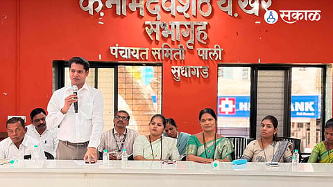 The Pali Panchayat Samiti demanded permanent solutions to recurring floods caused by encroachment and silt accumulation in the Amba River.