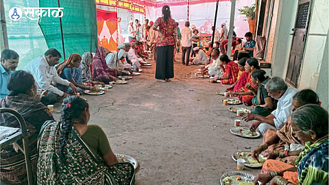 Pathan Family Food for Warkari