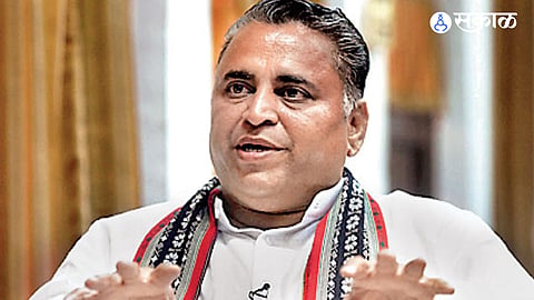 Salil Kulkarni and Sandeep Khare were honoured with the Lokmanya Tilak Social Integration Award at the ceremony.