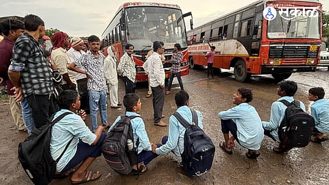 The protest halted buses to Ambad and Jalna for nearly 45 minutes, highlighting concerns over student transportation and public service.
