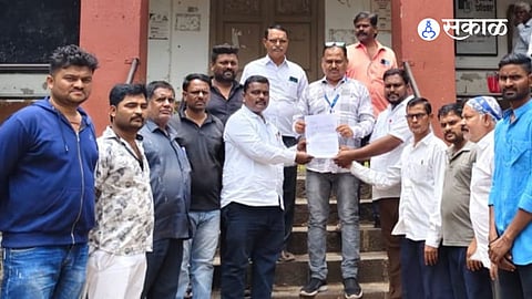 Protesters submitted a memorandum demanding an impartial inquiry into the alleged police action against student protesters and action on their demands.