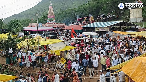 Ashadhi Ekadashi devotees gather at Shri Gupt Vitthoba Temple Bangarwadi Junnar with four ton Sabudana Khichdi Mahaprasad