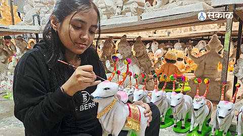 Medical Student Vaishnavi Kumbhar Inspires by Preserving Family Clay Art Tradition Alongside MBBS Studies in Pune