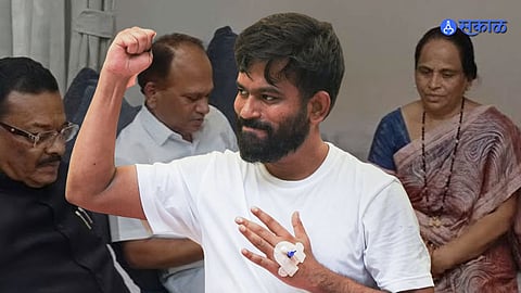 Shirsat Visit to Deepake Home Sparks Political Buzz