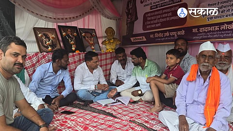 Anna Bhau Sathe memorial hunger strike in Shirur by Lahuji Shakti Sena demanding memorial and welcome arch