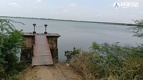 ashti medium project water storage 60 percent farmers demand eight hours electricity supply for irrigation in mohol solapur
