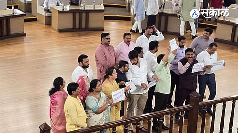 pune municipal corporation opposition protest over road potholes khaddemukt pune latest news