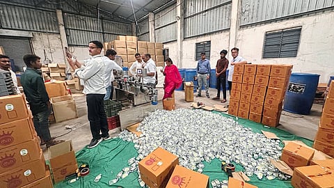 Solapur State Excise Department raids illegal liquor manufacturing facility