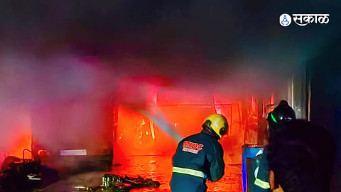 Varvand Garage Fire Several Vehicles Burned Battery Shop Destroyed Property Loss Estimated at One Crore Rupees