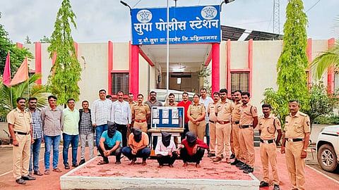 Supe Police arrested four members of a notorious robbery gang and seized stolen gold and silver ornaments worth ₹99,000.