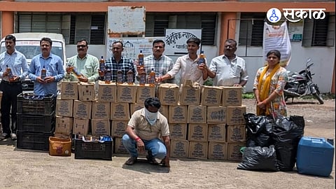 The State Excise Department seized illegal Goa-made foreign liquor worth ₹7.89 lakh during a raid at Diksal near Kalamb, registering a case against the accused under the Maharashtra Prohibition Act.