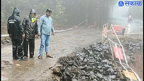 Mahabaleshwar Tapola Route Faces Severe Road Damage Heavy Vehicles Prohibited After Continuous Monsoon Rains