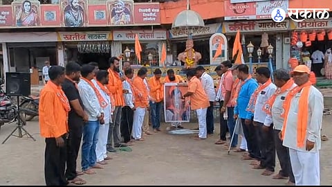 Shiv Sena (Uddhav Balasaheb Thackeray) workers in Sangola performed a symbolic milk abhishek on MP Sanjay Raut's portrait and raised slogans in his support amid the political row over his remarks against Guardian Minister Jaykumar Gore.