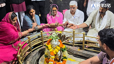 Union Tourism Minister Gajendra Singh Shekhawat visited Bhimashankar Temple with his family, reviewed the ongoing development works, and expressed satisfaction. He also said he would discuss extending darshan timings with the Pune District Collector for the convenience of devotees.