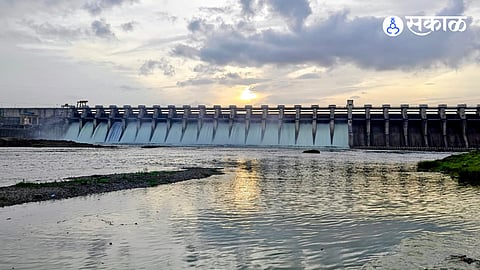Water discharge of 10,000 cusecs has begun from the Jayakwadi (Nathsagar) Dam into the Godavari river. Authorities have urged residents of riverside villages to remain alert as the discharge may be increased or reduced depending on inflows.