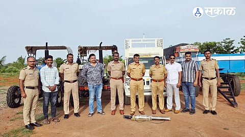 Walchandnagar Police busted a tractor theft gang and seized ₹25 lakh worth of stolen property.