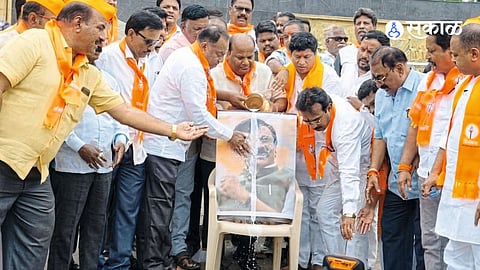Sanjay Raut Jaykumar Gore Row Escalates In Solapur BJP UBT Protest Creates Political Tension