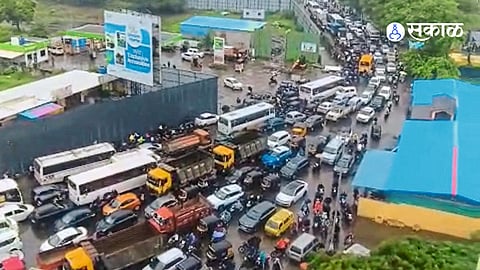 Pune Traffic News Sus Faces Severe Traffic Congestion Long Queues and Calls for Immediate Road Widening Measures
