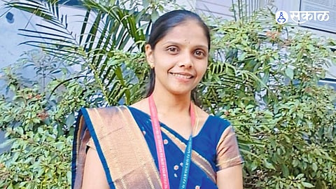 Satara Woman Ashwini More Selected as Additional Executive Officer at Mahanirmiti After PhD and NET SET Success