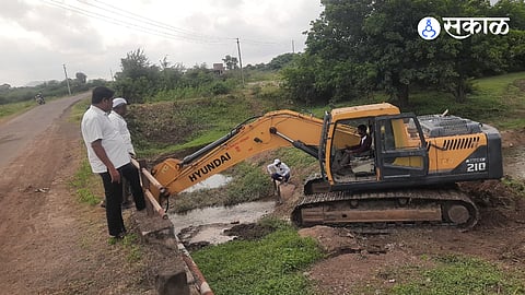 Sakal Impact: Work begins on the ₹85 lakh Mangirbaba Bridge after Sakal’s report.