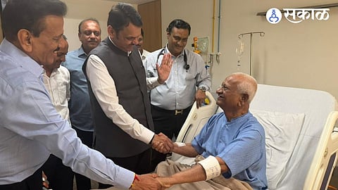 anna hazare, cm devendra fadnavis and girish mahajan