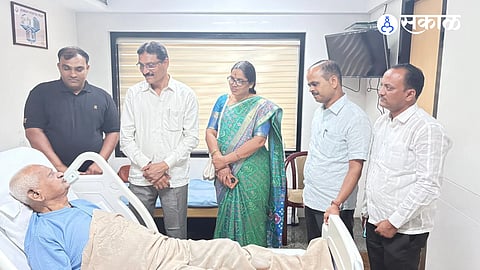 Anna Hazare admitted to Bombay Hospital; leaders visit to check on his health.
