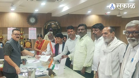 Manwat Municipal Council employees submitting a memorandum to District Collector Sanjay Chavan