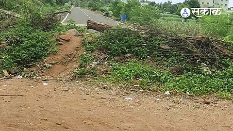 ₹9-crore road blocked by debris; rider seriously injured.