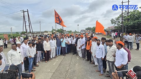 Likhakhedi Phata Road Blockade in Support of Manoj Jarange Chhatrapati Sambhajinagar Jalgaon Highway Traffic Hit