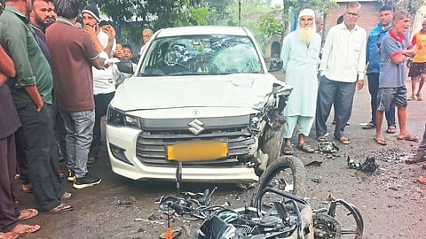 Ichalkaranji road accident two students injured