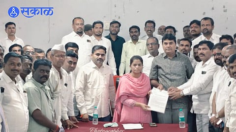 Ex MLA Vijay Bhambale Demands Jintur Taluka be Declared Dry Drought