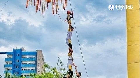Sion Koliwada’s Motha Devi Govinda Pathak forms 8 tiers.