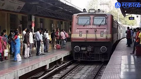 Chhatrapati Sambhajinagar Mukundwadi Railway Incident Identifies Ambad Woman Pallavi Banker And Her Son Daksh