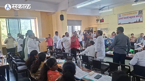 Pandharpur Municipal Council Meeting Turns Chaotic