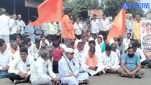 Kannad Road Blockade by Maratha Community From 15 Villages in Support of Manoj Jarange Hunger Strike