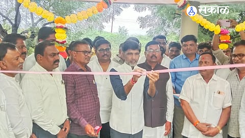 Gangapur MLA Prashant Bamb inaugurated a ₹3.70 crore VIP rest house and new government residences for officials, aimed at improving administrative accessibility.