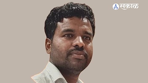 A 31-year-old farm worker died of an electric shock while applying fertilizer to a maize crop in Bharadi, Sillod.