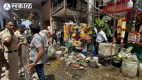 pune mahatma phule mandai encroachment