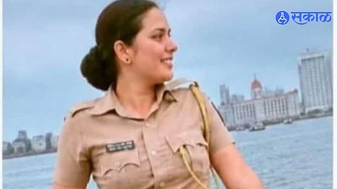 Young Woman Police Officer Dies at 25 After Sudden Health Crisis Vomiting Blood Leaves Family in Deep Shock