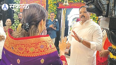 Bhagyashree Patwardhan Visits Sangli Sansthan Ganpati