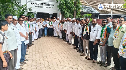 NCP (Sharadchandra Pawar) gheraos the Tehsildar