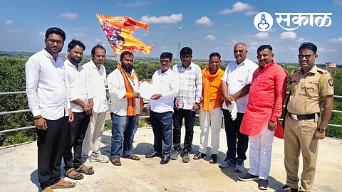 Maratha reservation supporters stage a ‘Sholay-style’ protest atop a water tank in Jevli, Dharashiv.